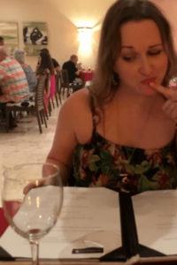eating dinner in mexico how to not over pack travelandledger