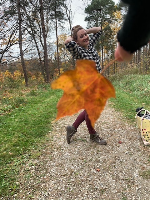 posing with leaves fall 2020 travelandledger